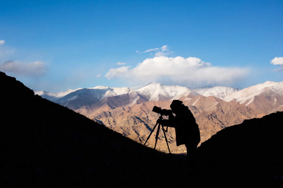guide naturaliste Dorje Stanzin à la recherche de panthère des neiges au Ladakh