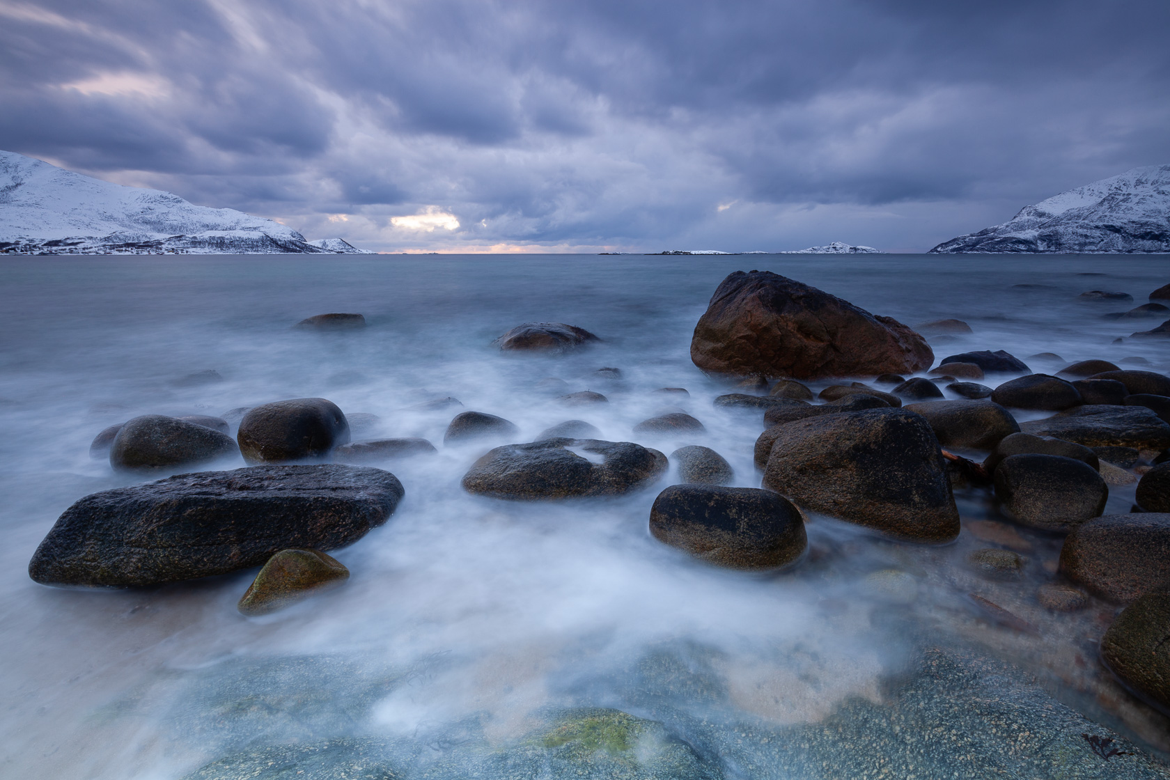 bord de mer sur Kvaløya, en Norvège, durant un voyage photo aurores boréales en Laponie